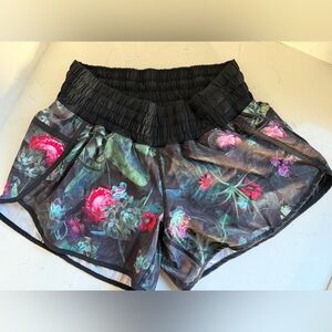 Lululemon speed short Sz 10 curious jungle